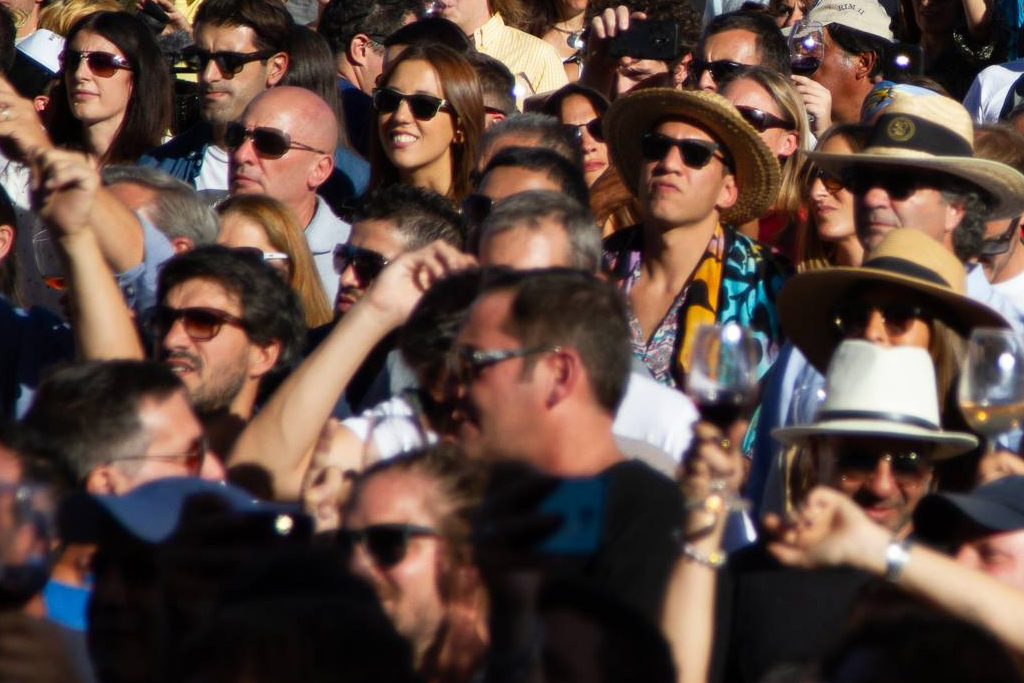 Wine Rock Sessions drinkers